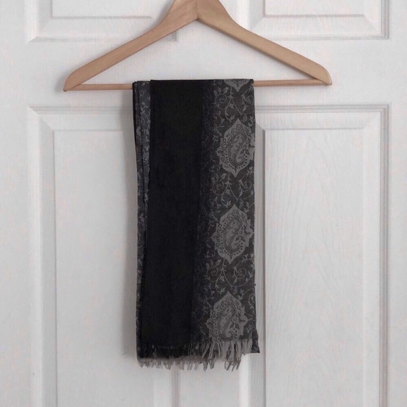 Lightweight patterned scarf - Picture 1 of 3